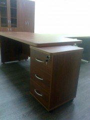 Стол для кабинета с тумбой
