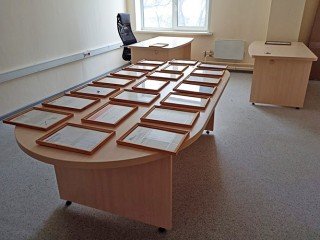 Стол в кабинет для переговоров
